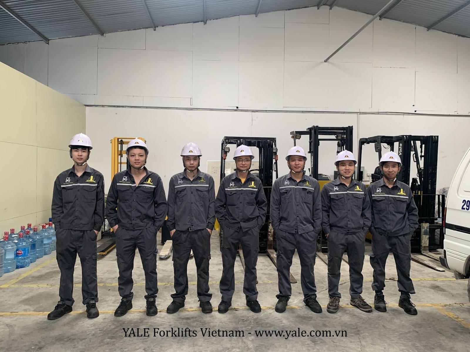 Đội ngũ kỹ thuật Yale Forklifts Việt Nam - đơn vị chuyên cung cấp sản phẩm xe nâng Yale chính hãng