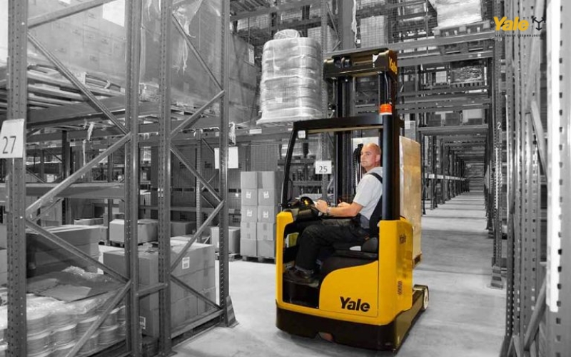 Xe nâng cao Reach Trucks Yale MR14-25 tiết kiệm không gian