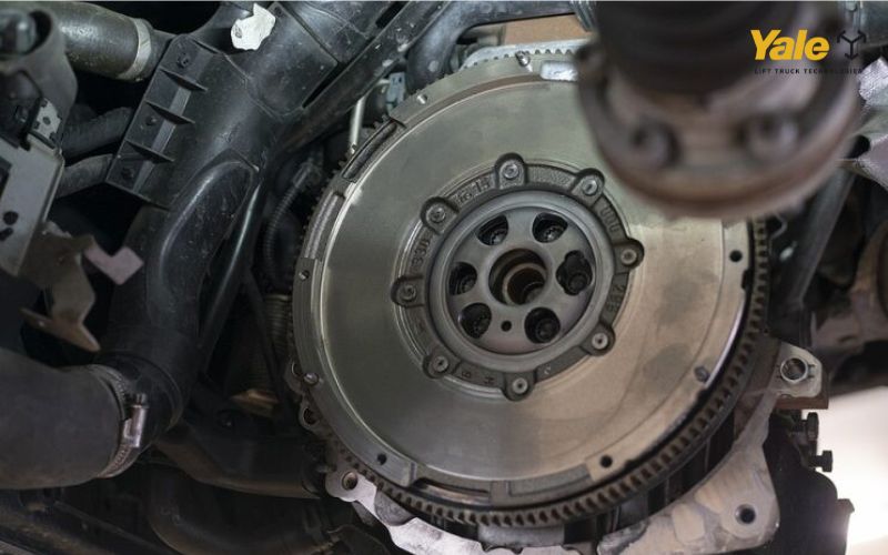Bánh đà là một bộ phận cơ học hoạt động dựa trên nguyên lý bảo toàn năng lượng cơ học và quán tính quay