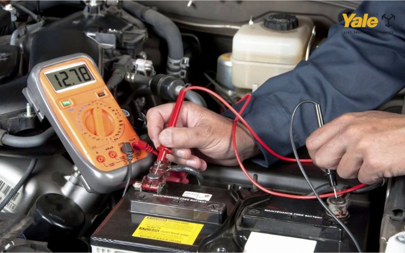 Khi ắc quy gặp vấn đề trong việc tích điện hoặc giữ điện, bạn có thể dễ dàng nhận biết qua một số dấu hiệu đặc trưng