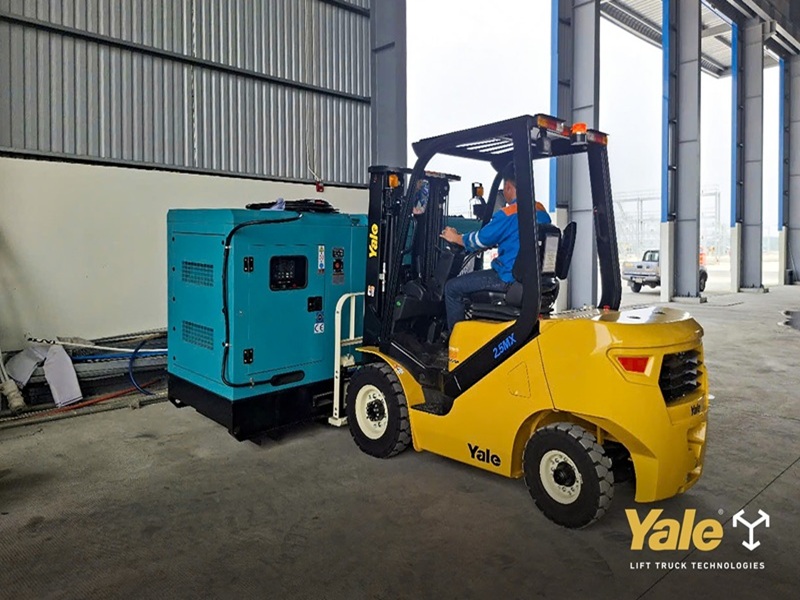 Đội ngũ xe nâng Yale Việt Nam đã bàn giao 2 xe nâng điện ngoài trời 2,5 tấn 𝐘𝐀𝐋𝐄 𝐄𝐑𝐏𝟐.𝟓𝐌𝐗𝐋𝐆 đến khách hàng vận hành cảng ở phía Nam
