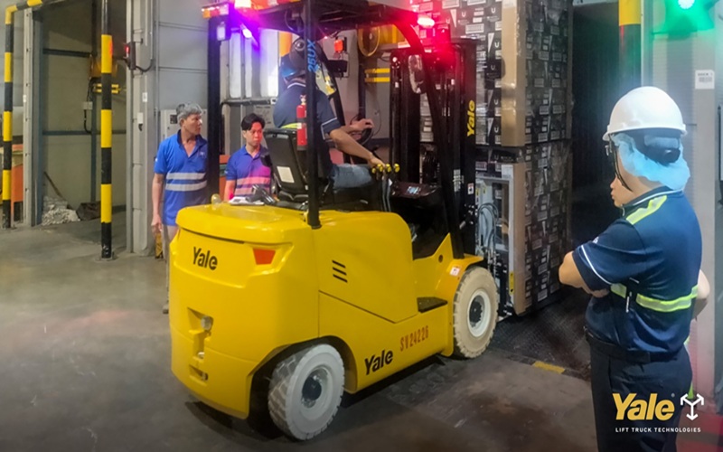 Xe nâng Yale Việt Nam đã bàn giao xe nâng điện 2,5 tấn 𝐘𝐀𝐋𝐄 𝐄𝐑𝐏𝟐𝟓𝐔𝐗 đến khách hàng thuộc lĩnh vực sản xuất sản phẩm tiêu dùng ở khu vực miền Nam