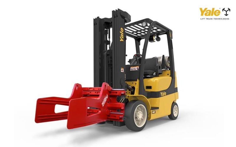 Xe nâng kẹp vuông là loại xe nâng được trang bị bộ công tác đặc biệt
