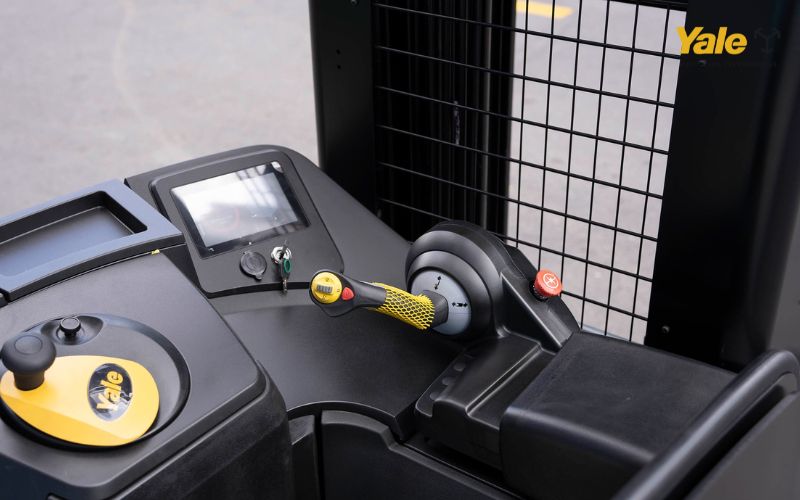 Với các hoạt động vận hành liên tục hoặc cần giám sát dữ liệu chi tiết, một bảng taplo kỹ thuật số sẽ là lựa chọn tối ưu.