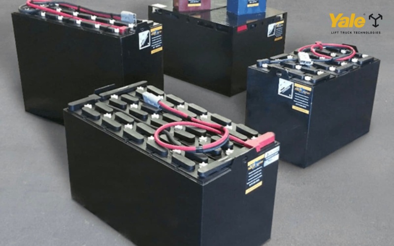 Bình điện lithium xe nâng an toàn, hầu như không cần bảo trì và sạc nhanh chỉ 1,5–2 giờ, giúp vận hành liên tục, tiện lợi hơn bình axit-chì