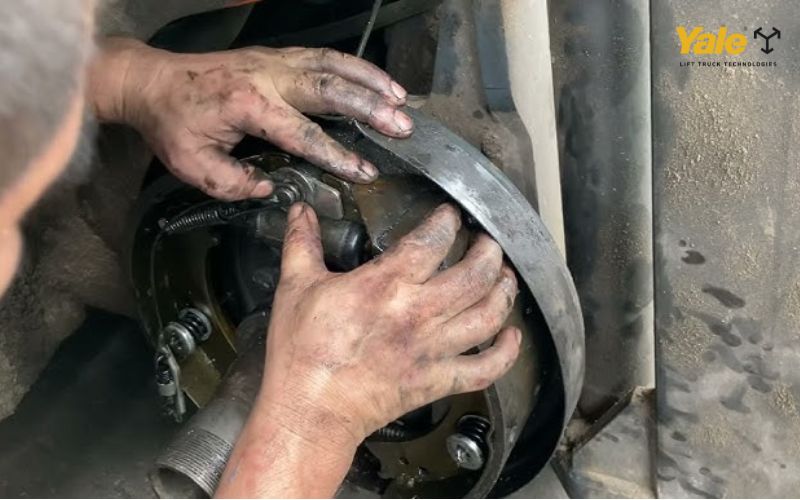 Bố thắng xe nâng nếu được chăm sóc và thay thế đúng cách sẽ kéo dài tuổi thọ