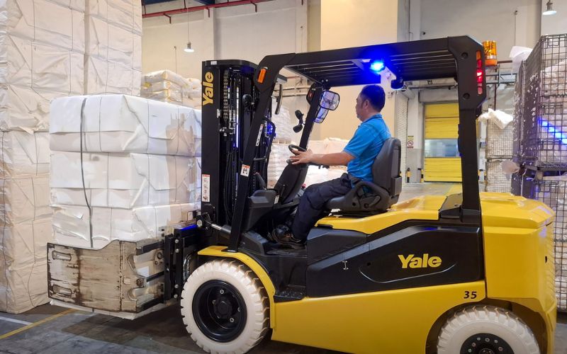 Thắt dây an toàn có thể giảm tới 25% nguy cơ tử vong do lật xe nâng (theo OSHA)