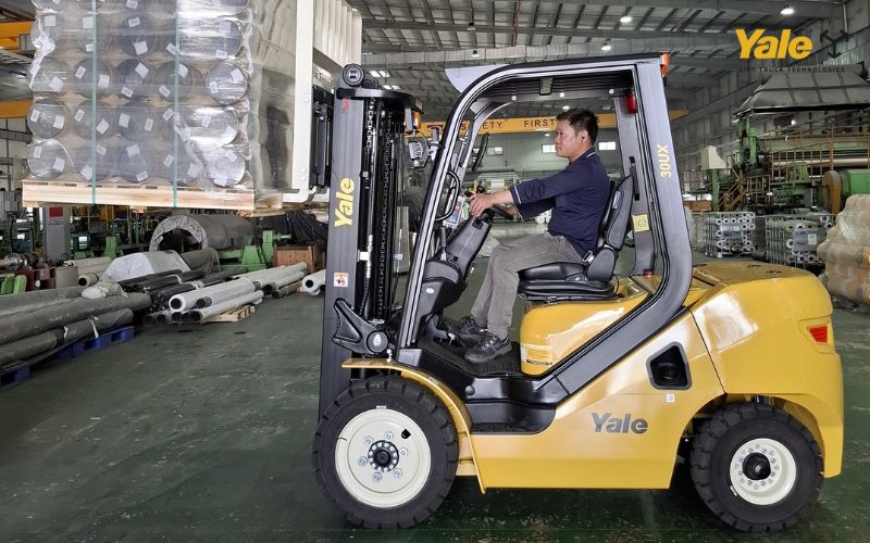 Động cơ điện xoay chiều trên xe nâng điện mang lại vận hành ổn định, tiết kiệm năng lượng, bền bỉ và dễ bảo trì, tối ưu hiệu quả trong kho bãi và logistics