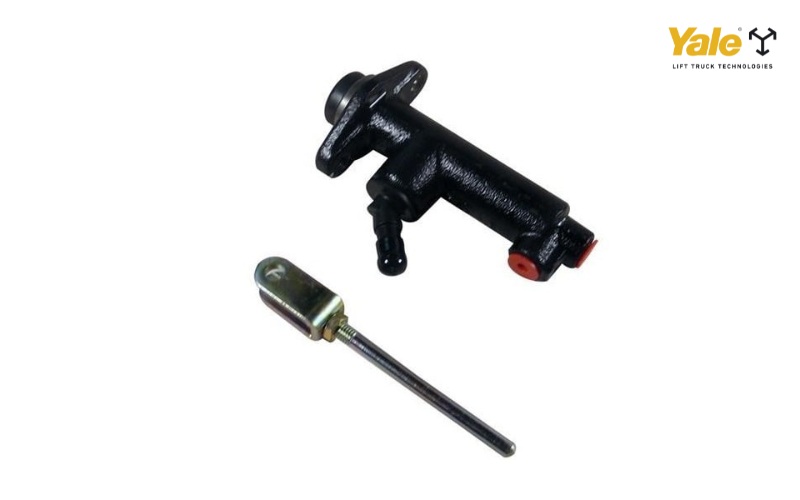 Tổng phanh xe nâng là bộ phận trung tâm chuyển đổi lực từ bàn đạp thành áp lực thủy lực để kích hoạt phanh, đảm bảo xe dừng an toàn và chính xác
