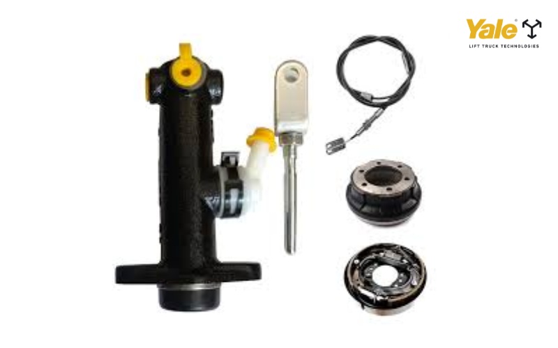 Tổng phanh xe nâng được cấu tạo từ các bộ phận cùng nhau tạo và duy trì áp lực thủy lực cho hệ thống phanh hoạt động an toàn