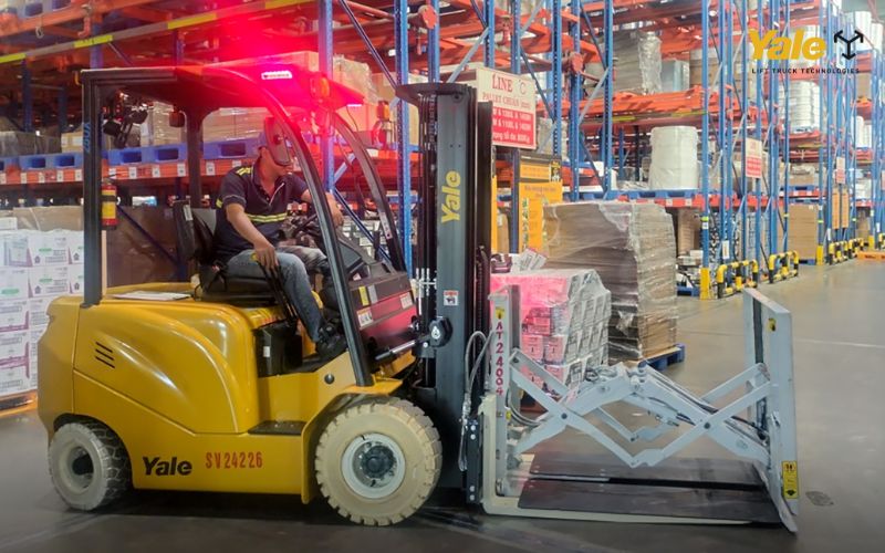 Xe nâng push pull – giải pháp tối ưu thay thế pallet trong ngành logistics hiện đại