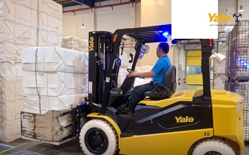 Kiểm tra và bảo dưỡng định kỳ các chi tiết thủy lực, độ mòn, khớp nối giúp bộ công tác xe nâng an toàn và bền bỉ