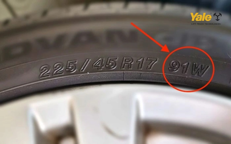 Chọn lốp xe nâng phù hợp cần dựa trên thông số kỹ thuật kết hợp tải trọng, môi trường làm việc và khuyến nghị của nhà sản xuất