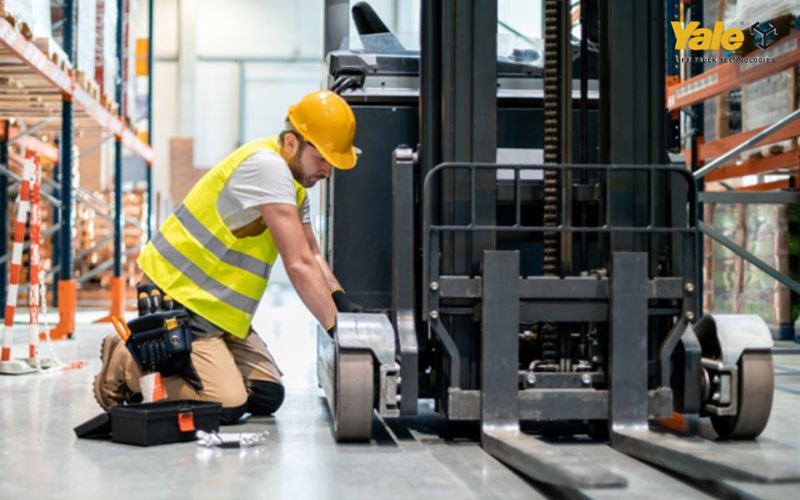 Bạc lót trục khuỷu xe nâng cần được kiểm tra định kỳ và thay thế kịp thời khi có dấu hiệu mòn, hư hỏng 