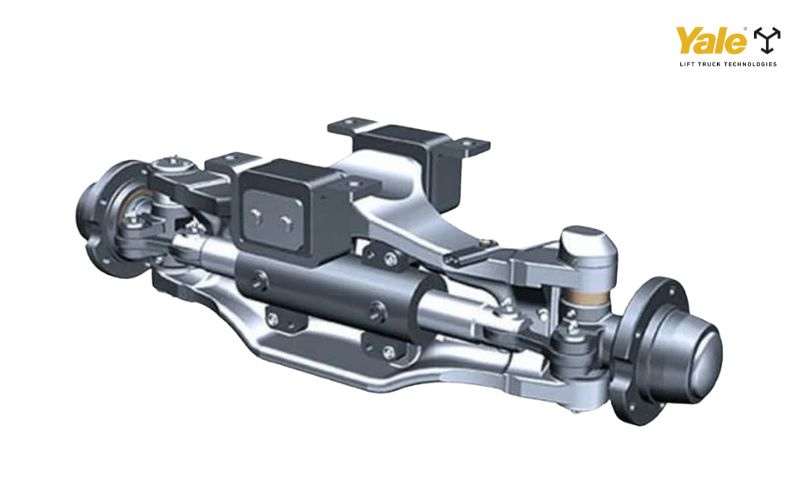 Cầu sau xe nâng (Steering Axle) nằm dưới đối trọng, giúp xe điều hướng linh hoạt trong phạm vi hẹp.