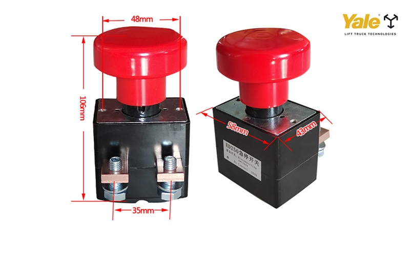 Công tắc dừng khẩn cấp ngắt nguồn điện xe nâng ngay khi nhấn, giúp xe dừng tức thì và chỉ hoạt động lại sau khi reset đúng kỹ thuật