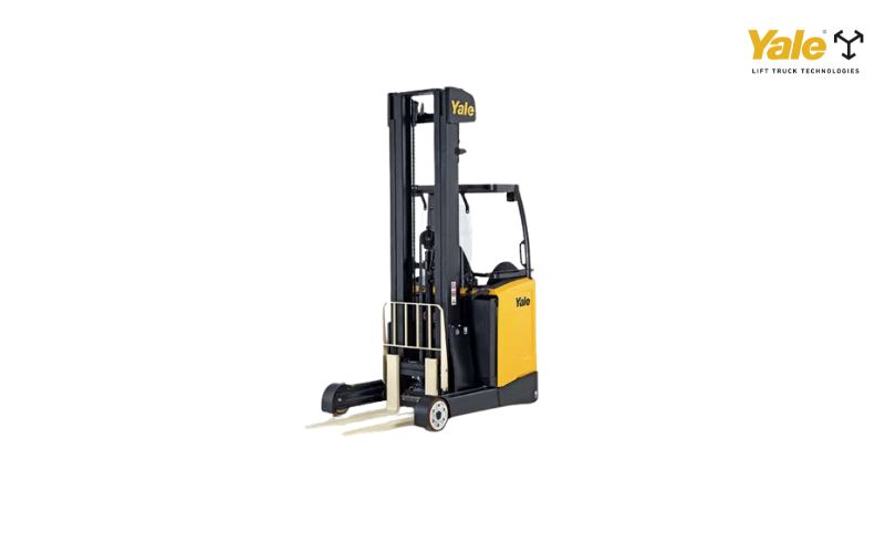 Sàn khu vực sạc xe nâng phải bằng phẳng, chịu lực tốt và có khả năng chống trơn trượt nhằm đảm bảo an toàn khi di chuyển và thao tác