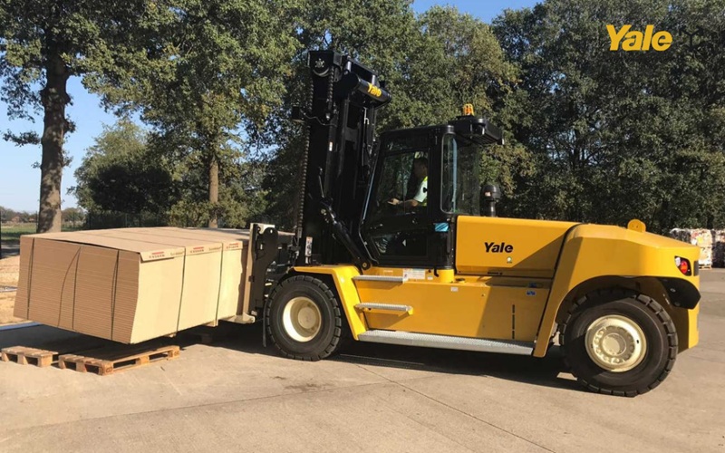 Trong kho xưởng và logistics, xe nâng bị ngập nước có thể xảy ra đột ngột và nếu không xử lý đúng cách sẽ gây gián đoạn vận hành