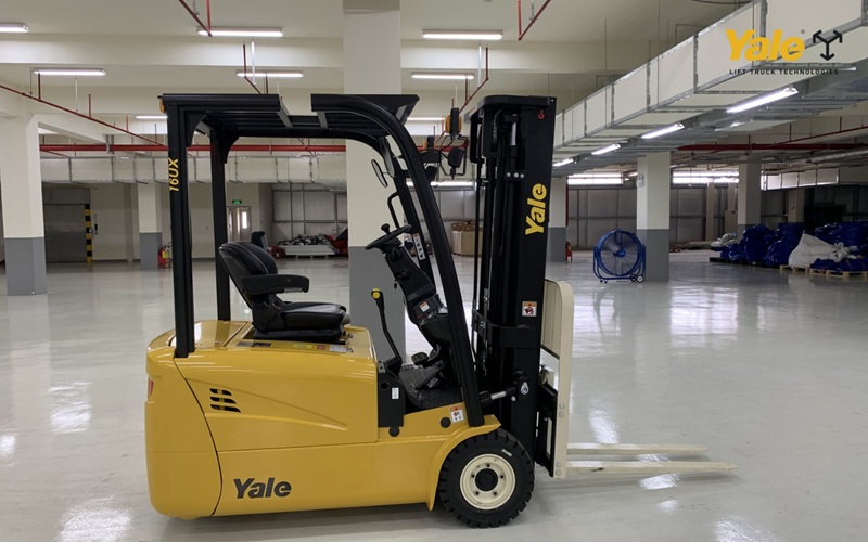 Xe nâng bị ngập nước là rủi ro nghiêm trọng vì nước có thể xâm nhập hệ thống điện, động cơ và điều khiển