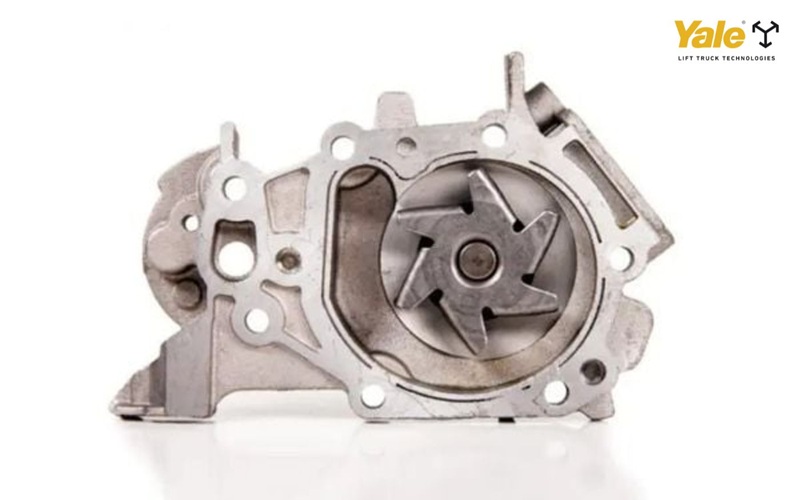 Bơm nước xe nâng nhanh hỏng do dùng nước kém chất lượng, sai kỹ thuật truyền động, thiếu bảo trì và phụ tùng không đạt chuẩn