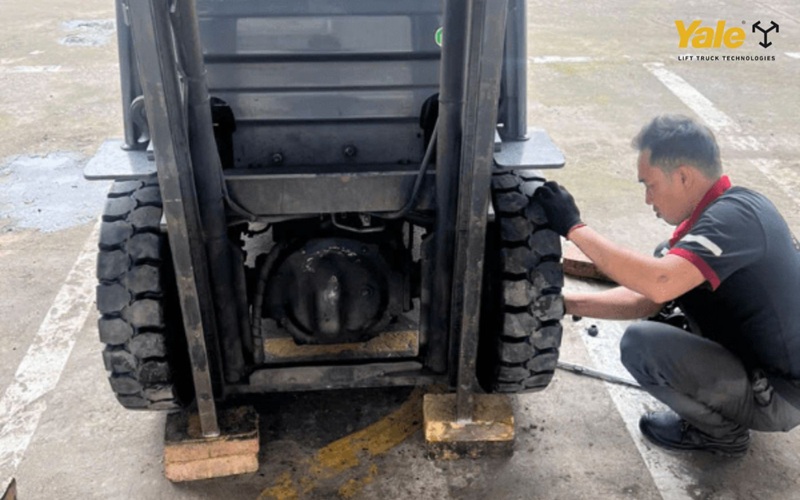 Chọn bơm nước xe nâng cần đúng mã động cơ, phù hợp loại xe và đảm bảo chất lượng, độ bền