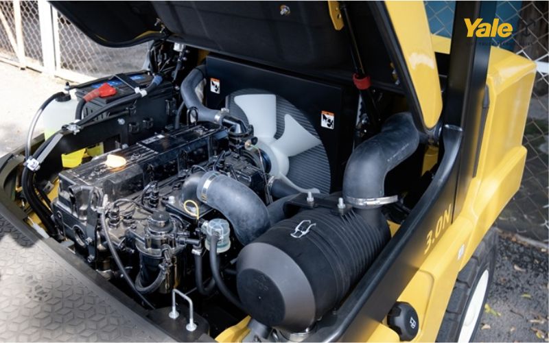 Cánh quạt xe nâng tạo gió làm mát và gồm các bộ phận chính như cánh, trục và truyền động