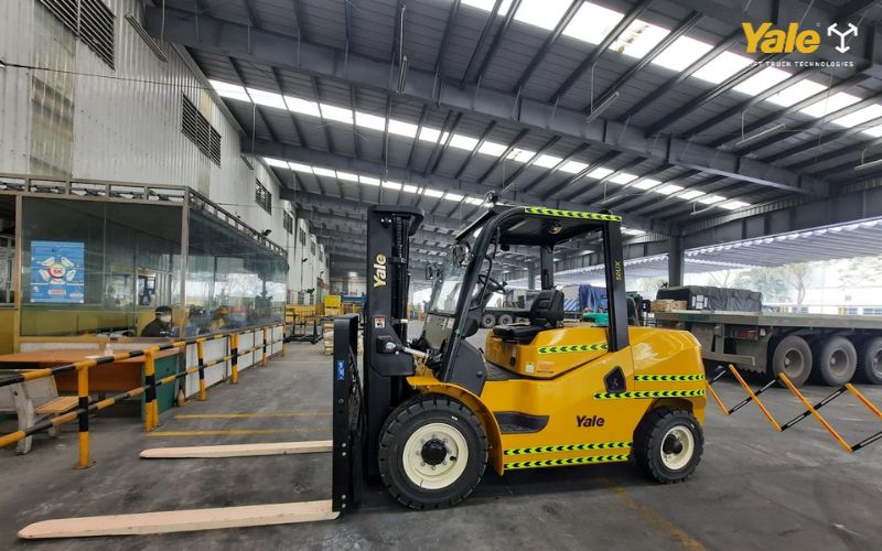 Xe nâng điện 4 bánh: Ưu điểm và cách chọn theo kho Xe nâng điện 4 bánh: Ưu điểm và cách chọn theo kho