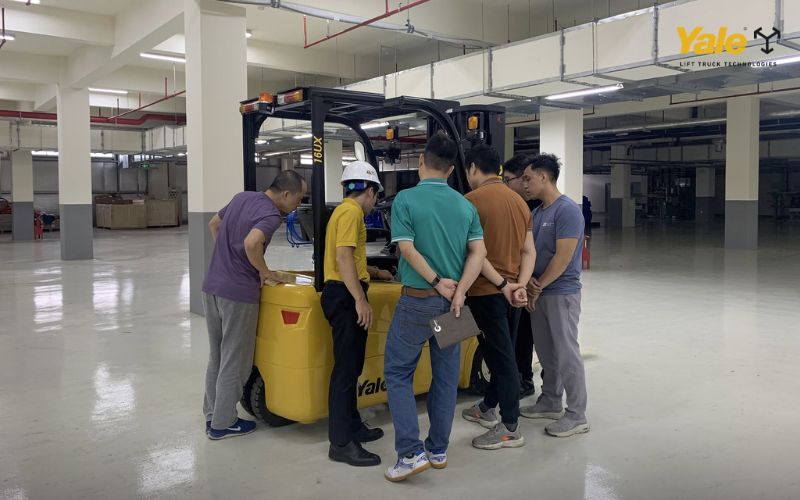 Xe nâng điện 4 bánh: Ưu điểm và cách chọn theo kho Xe nâng điện 4 bánh: Ưu điểm và cách chọn theo kho