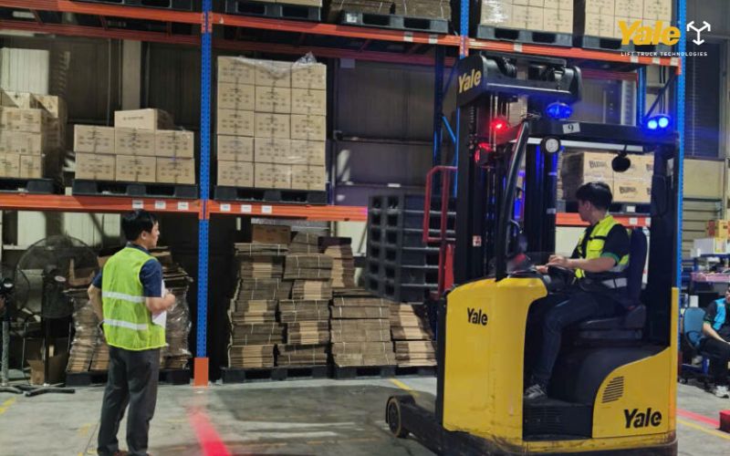 Chi phí học lái xe nâng: Bảng giá và các khoản cần biết Chi phí học lái xe nâng: Bảng giá và các khoản cần biết