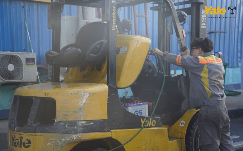 Xe nâng bị đứt dây amaza: Nguyên nhân và cách xử lý Xe nâng bị đứt dây amaza: Nguyên nhân và cách xử lý