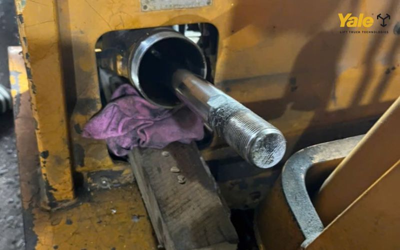 Xe nâng rò dầu thủy lực - Nguyên nhân và cách xử lý Xe nâng rò dầu thủy lực - Nguyên nhân và cách xử lý