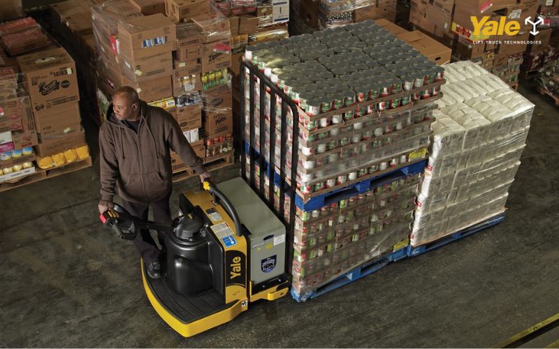 Xe nâng tay có bệ đứng: Cấu tạo và lợi ích khi vận hành