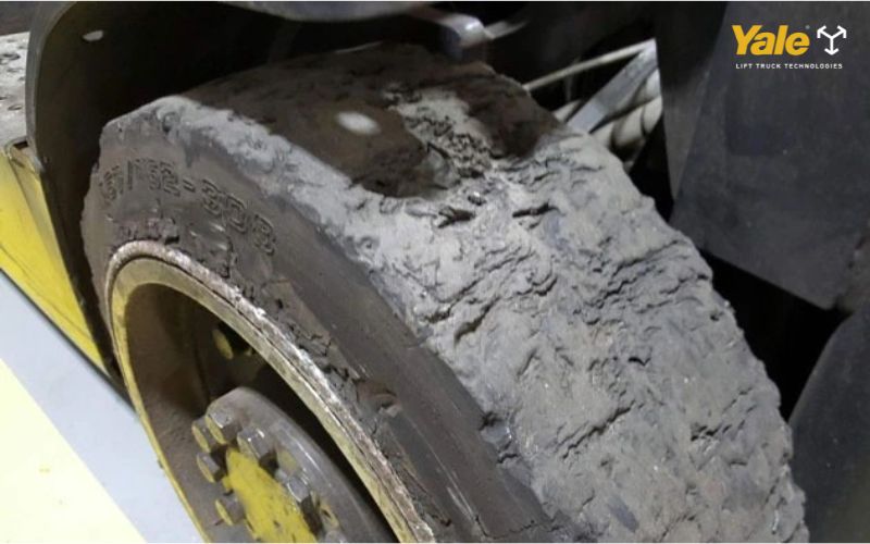 Xe nâng bị lệch lái: Nguyên nhân và cách khắc phục Xe nâng bị lệch lái: Nguyên nhân và cách khắc phục